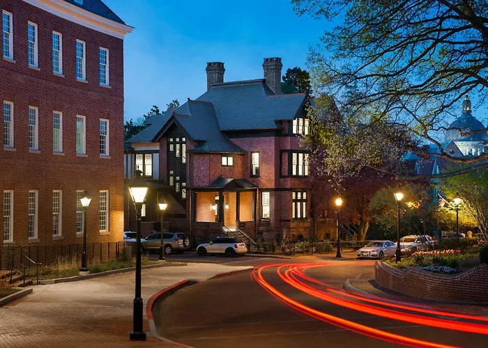 86 State Circle - Luxury Boutique Hotel